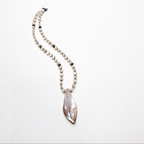 Shell Necklace - Picture 2 of 4